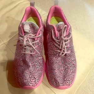 Nike Roshe Run “Polka Dot”